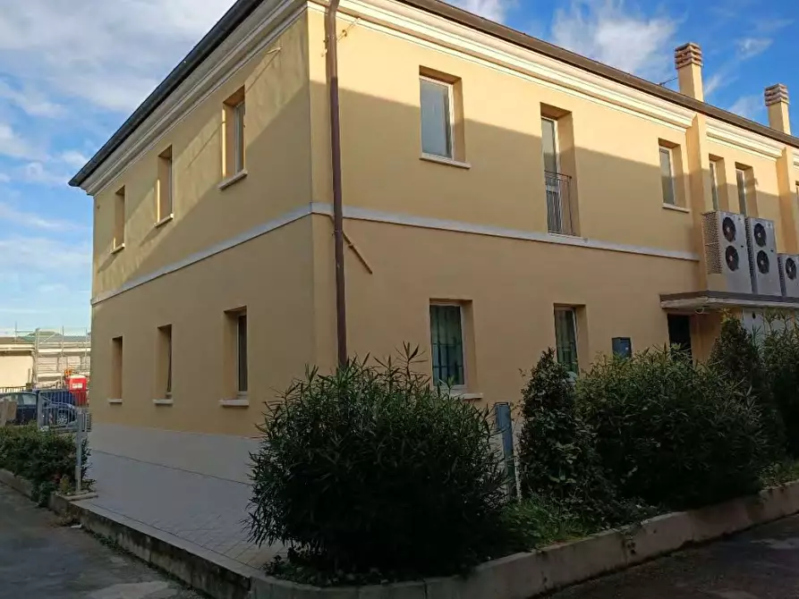 Immagine 3 di Ufficio in vendita  in Via Enrico Mattei a Fano