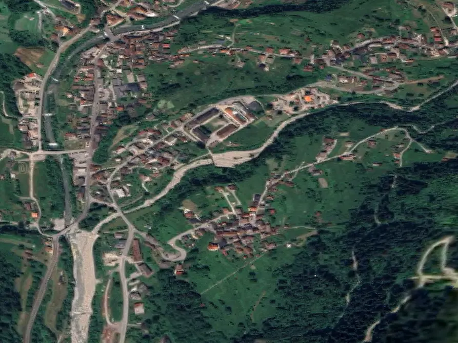 Immagine 13 di Appartamento in vendita  in Largo Giovanni Canciani a Paularo