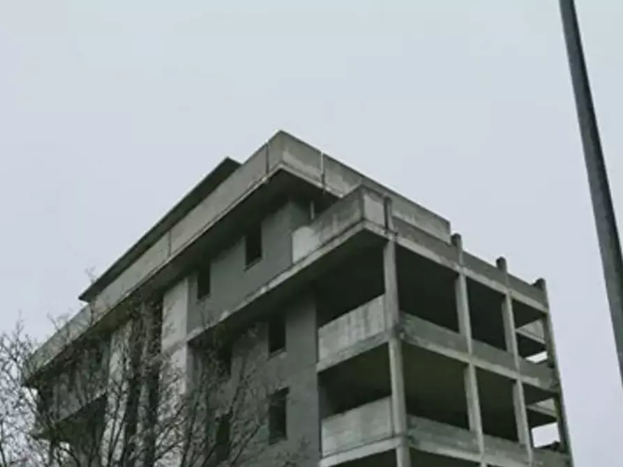 Immagine 1 di Stabile in vendita  in Via A. Colombo a Cassano Magnago