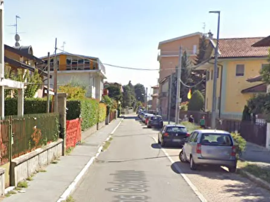 Immagine 4 di Stabile in vendita  in Via A. Colombo a Cassano Magnago