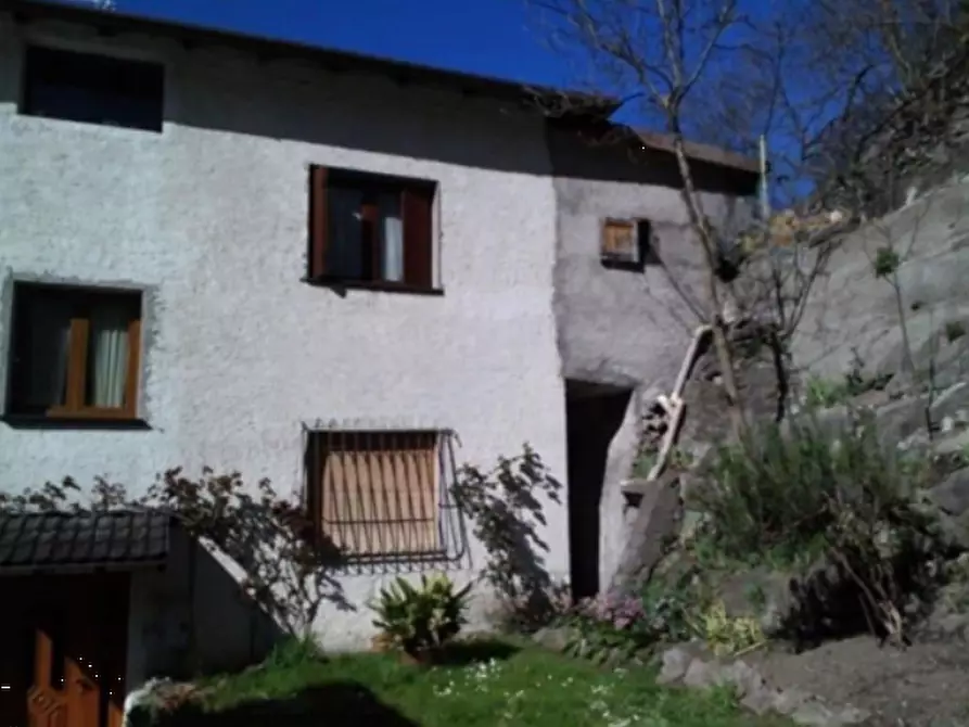 Immagine 1 di Appartamento in vendita  in via Fratelli Mezzarro a Breno