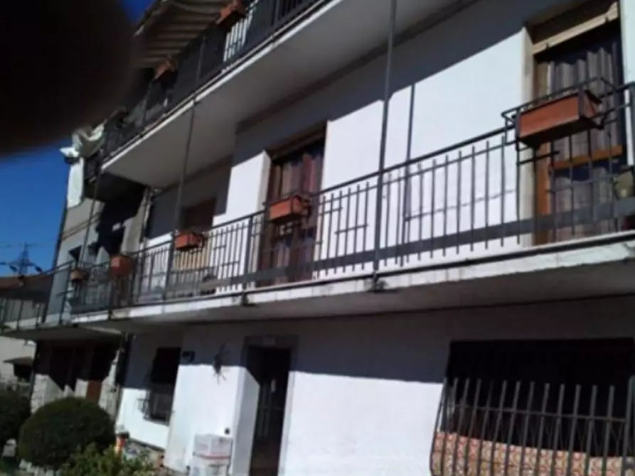 Immagine 2 di Appartamento in vendita  in via Fratelli Mezzarro a Breno