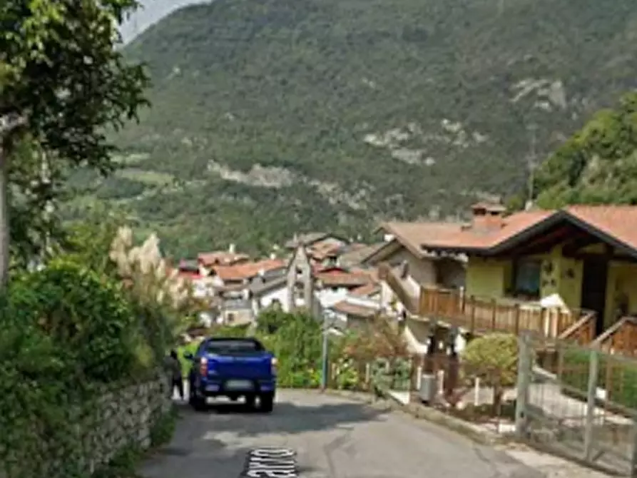 Immagine 3 di Appartamento in vendita  in via Fratelli Mezzarro a Breno