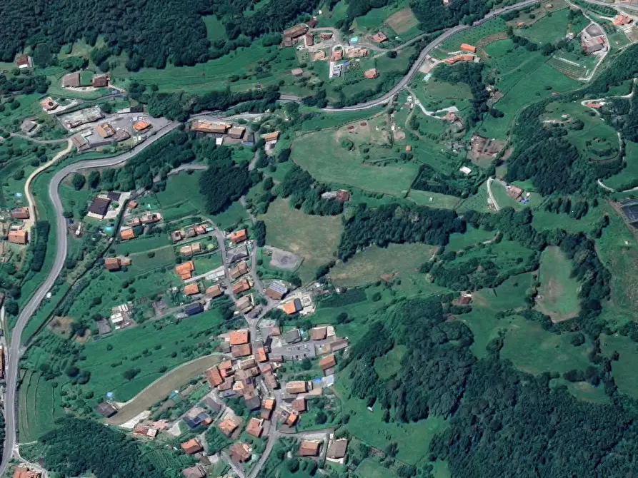 Immagine 5 di Appartamento in vendita  in via Fratelli Mezzarro a Breno