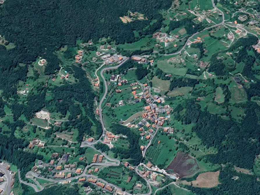 Immagine 7 di Appartamento in vendita  in via Fratelli Mezzarro a Breno