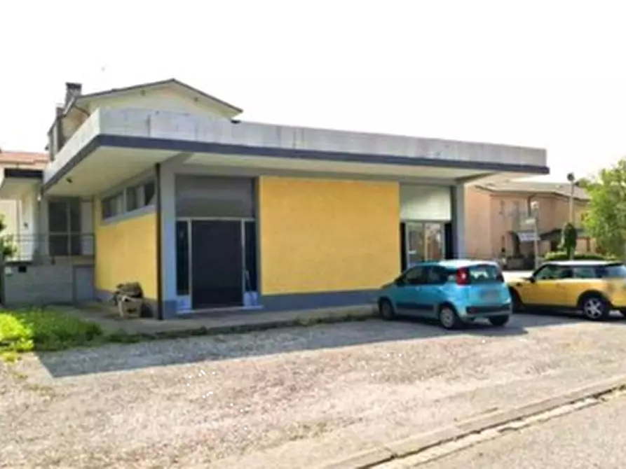 Immagine 1 di Negozio in vendita  in Via Giuseppe Garibaldi  a Osoppo