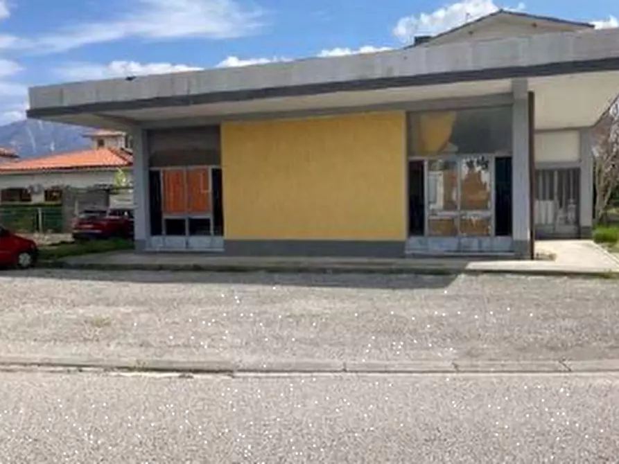 Immagine 2 di Negozio in vendita  in Via Giuseppe Garibaldi  a Osoppo
