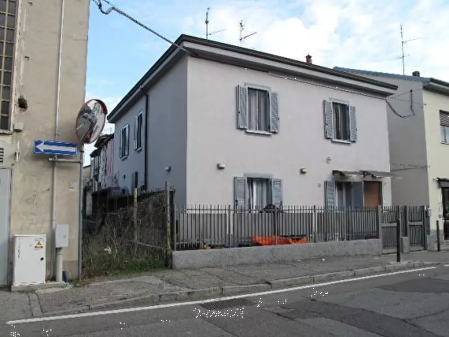 Immagine 2 di Appartamento in vendita  in Via Leone Tolstoj a Limbiate