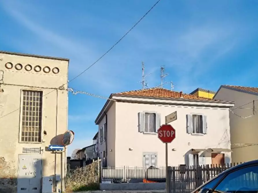 Immagine 3 di Appartamento in vendita  in Via Leone Tolstoj a Limbiate