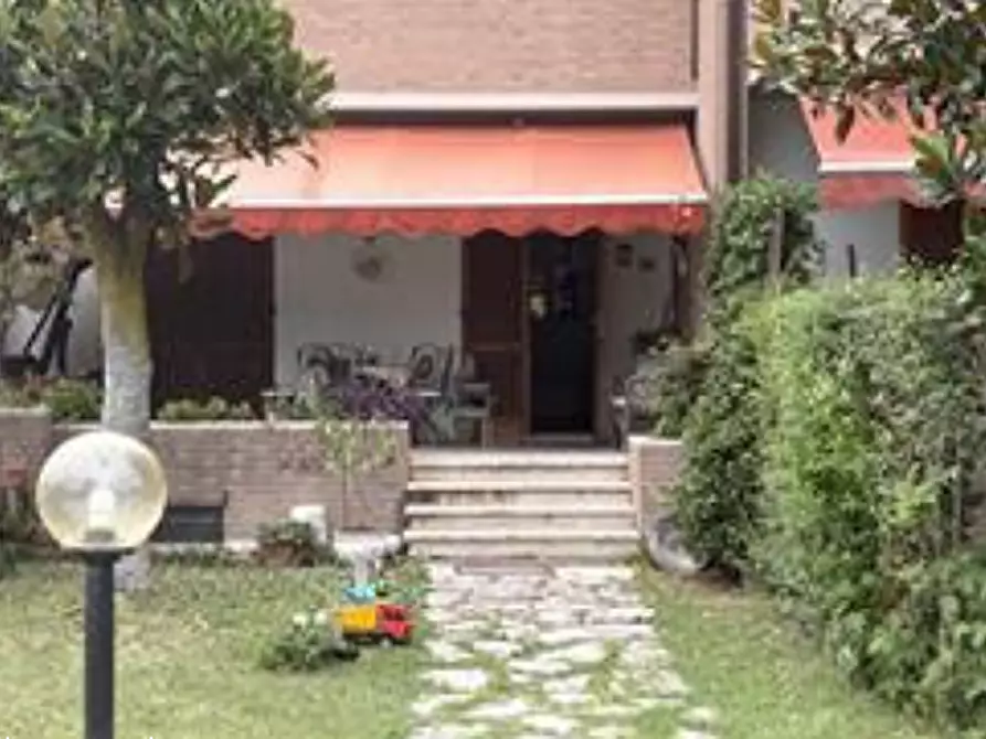 Immagine 1 di Appartamento in vendita  in Via Corrado Alvaro a Fano