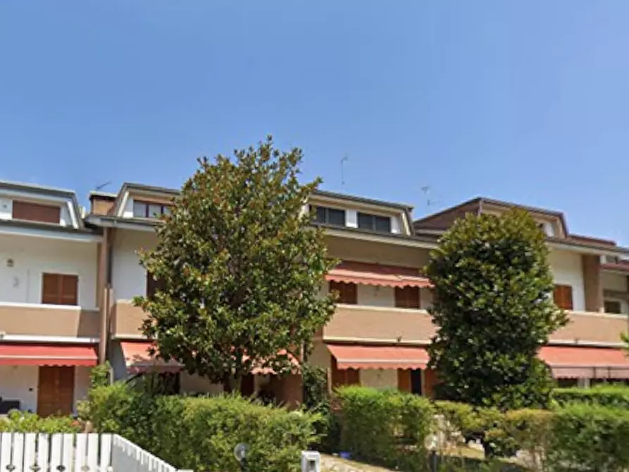 Immagine 2 di Appartamento in vendita  in Via Corrado Alvaro a Fano