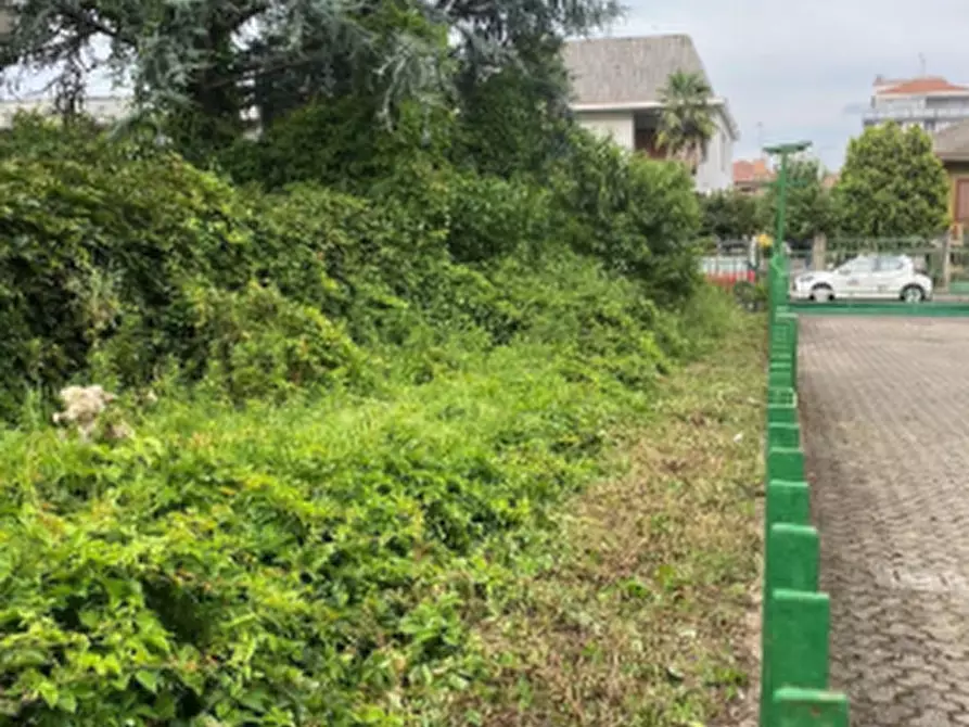 Immagine 1 di Terreno agricolo in vendita  in Via Varese a Garbagnate Milanese