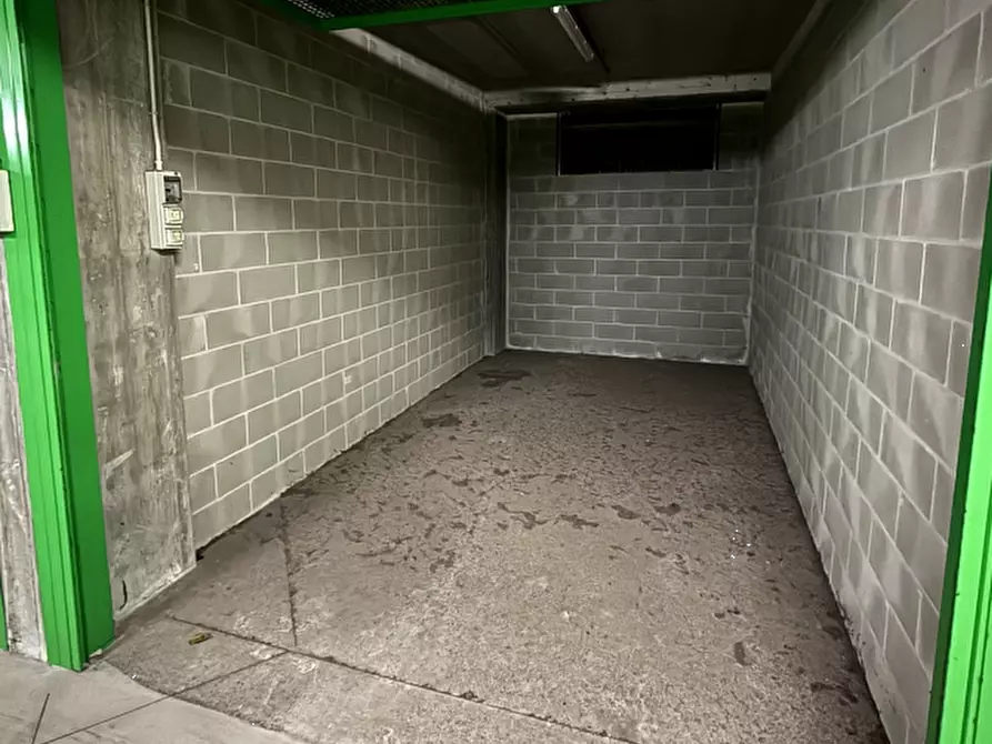 Immagine 4 di Garage in vendita  in Via Envie  a Torino