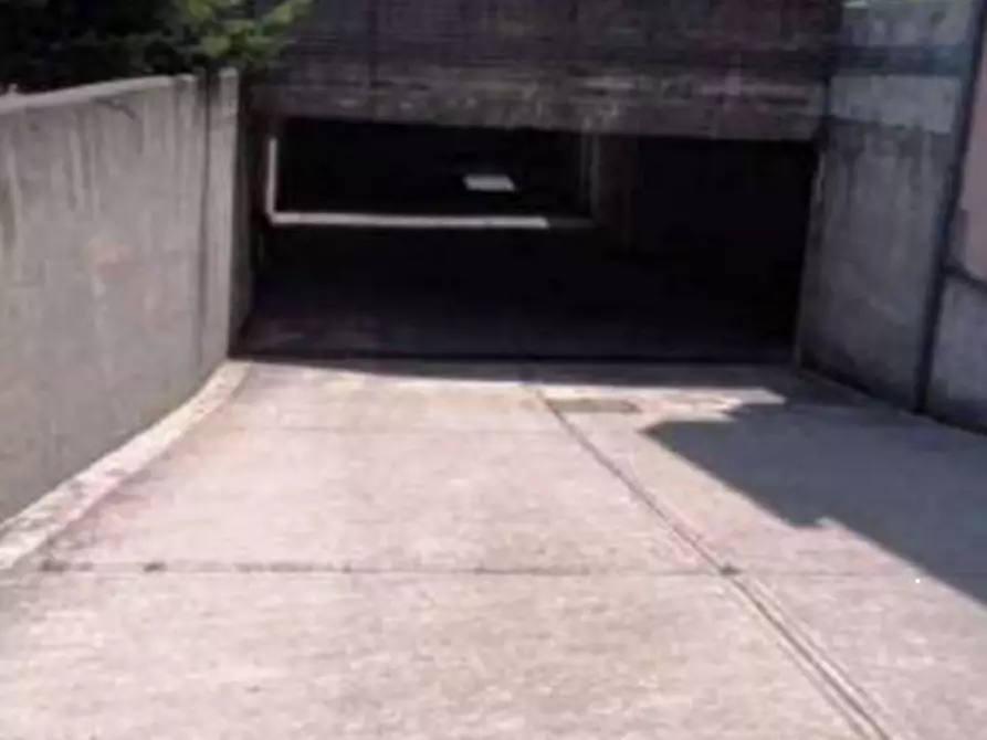 Immagine 1 di Garage in vendita  in Via Vincenzo Monti a Robecchetto Con Induno
