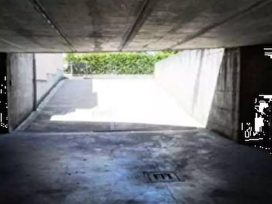 Immagine 2 di Garage in vendita  in Via Vincenzo Monti a Robecchetto Con Induno