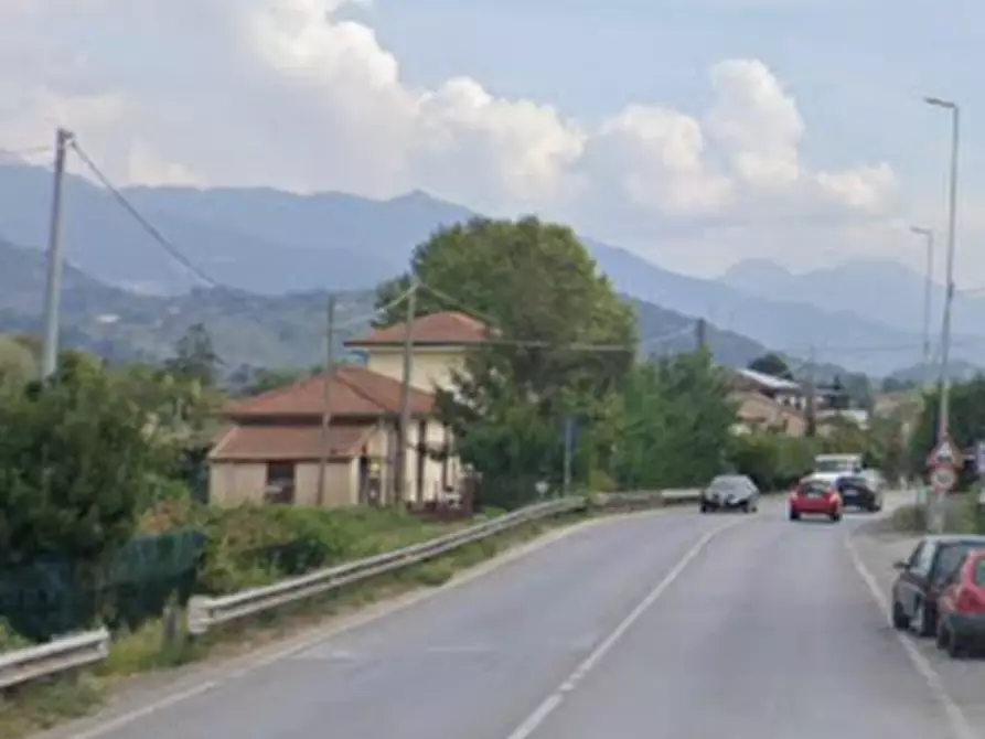 Immagine 11 di Negozio in vendita  in Via Aurelia a Carrara