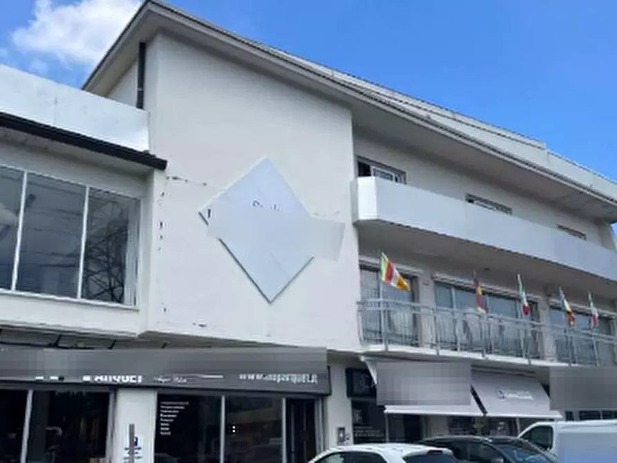 Immagine 1 di Negozio in vendita  in Via Angelo Mazzi a Villa D'almè