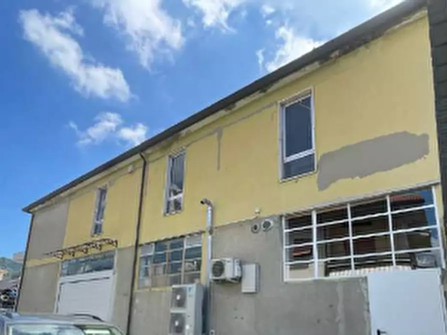 Immagine 3 di Negozio in vendita  in Via Angelo Mazzi a Villa D'almè