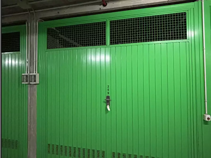 Immagine 3 di Garage in vendita  in Via Envie  a Torino