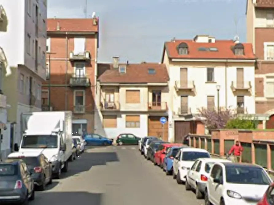 Immagine 8 di Garage in vendita  in Via Envie  a Torino
