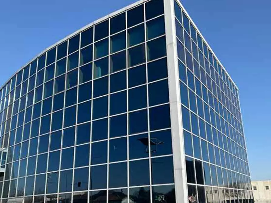 Immagine 7 di Negozio in vendita  in Via Albert Einstein a San Giorgio Di Mantova