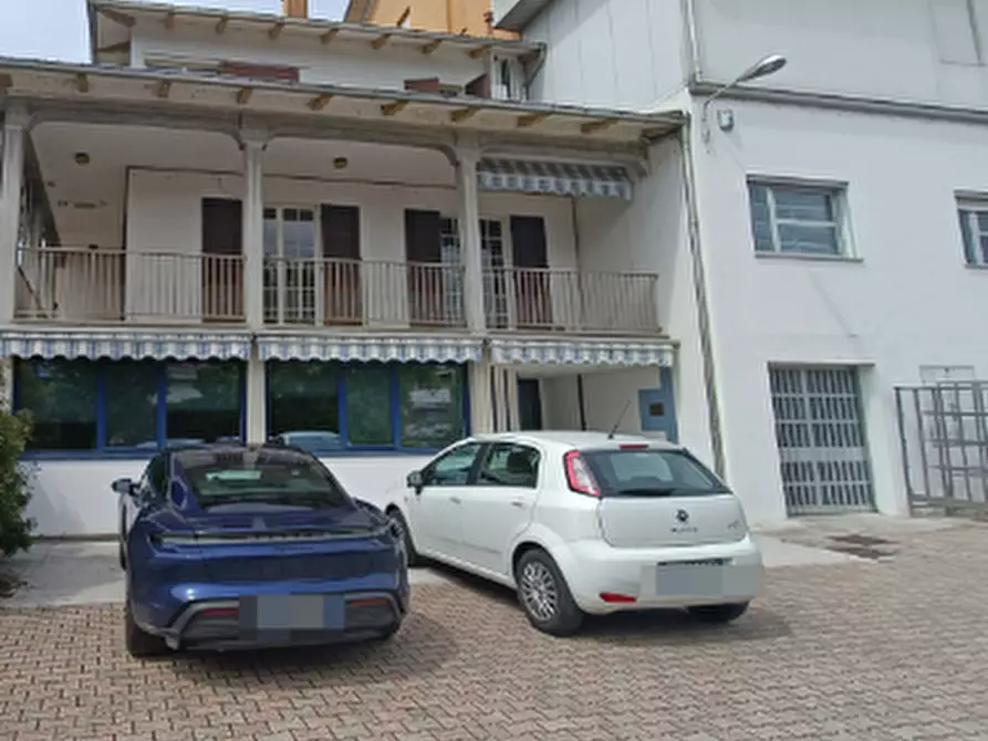 Immagine 2 di Capannone industriale in vendita  in Via Cascinapiano a Langhirano