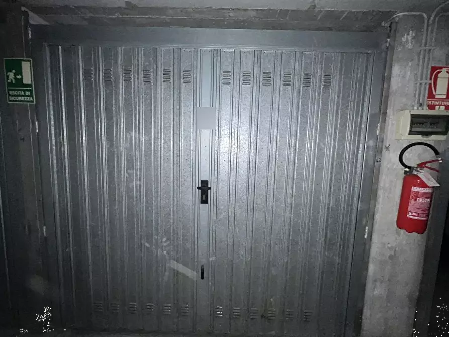 Immagine 1 di Garage in vendita  in Via Domenico Cimarosa  a Torino