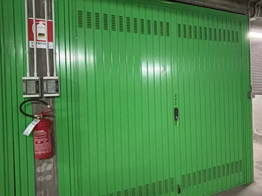 Immagine 1 di Garage in vendita  in Via Envie  a Torino