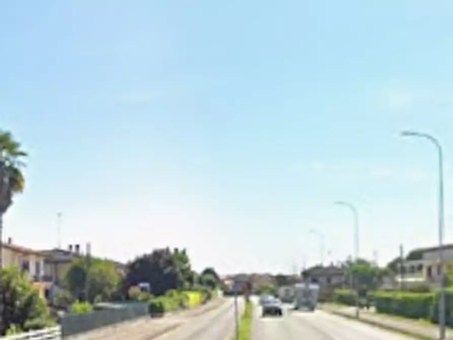 Immagine 3 di Posto auto in vendita  in Via Don Luigi Sturzo a Pomezia