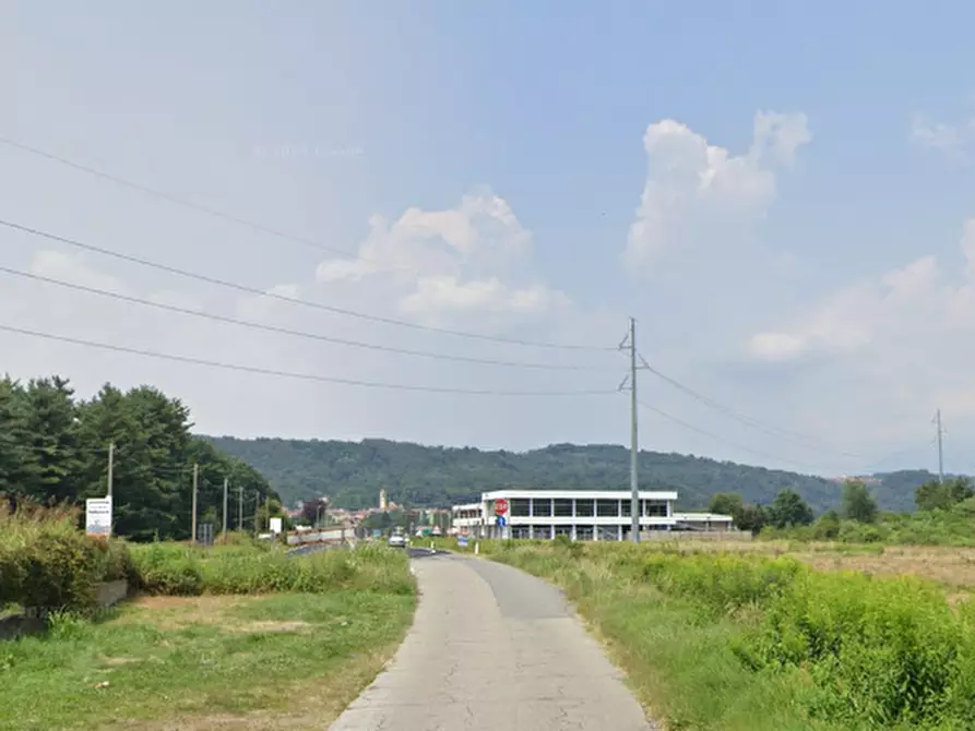 Immagine 8 di Negozio in vendita  in Viale Marconi a Romano Canavese