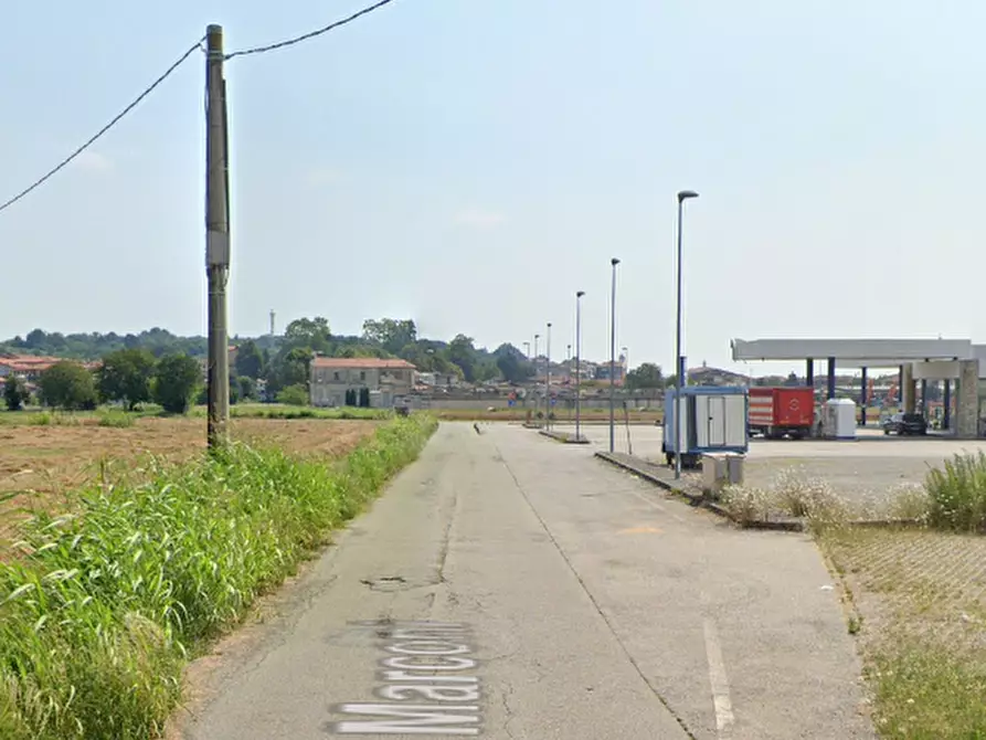 Immagine 9 di Negozio in vendita  in Viale Marconi a Romano Canavese