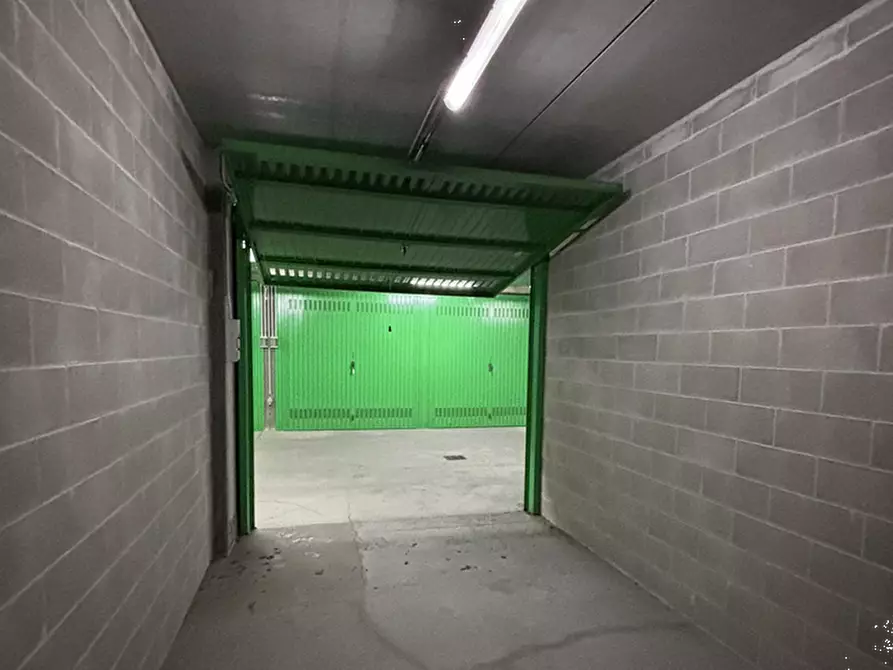 Immagine 2 di Garage in vendita  in Via Envie a Torino