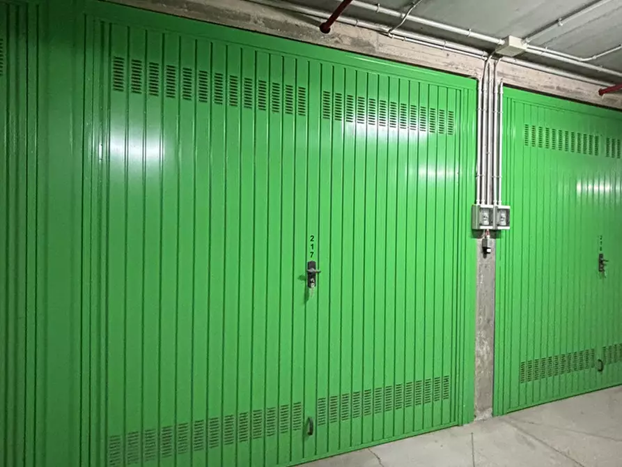 Immagine 1 di Garage in vendita  in Via Envie a Torino