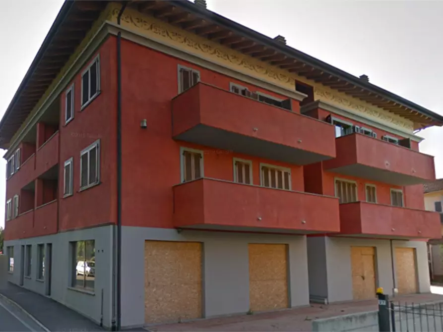 Immagine 6 di Stabile in vendita  in Via Sant'Anna a Ponte San Pietro