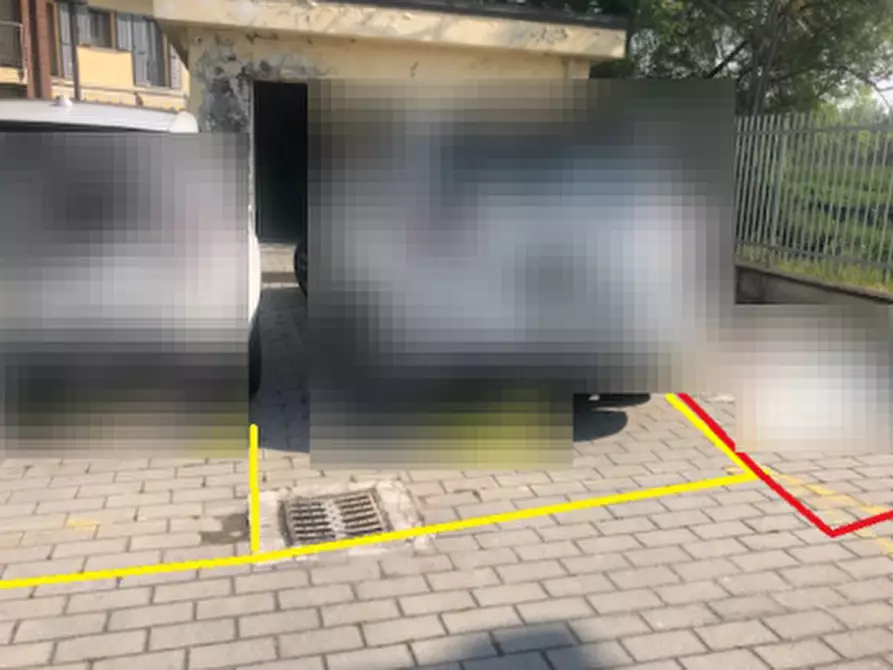 Immagine 10 di Posto auto in vendita  in Via del Mare  a Milano