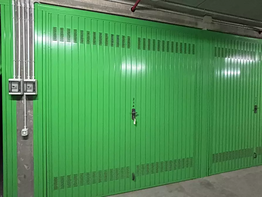 Immagine 2 di Garage in vendita  in Via Envie a Torino