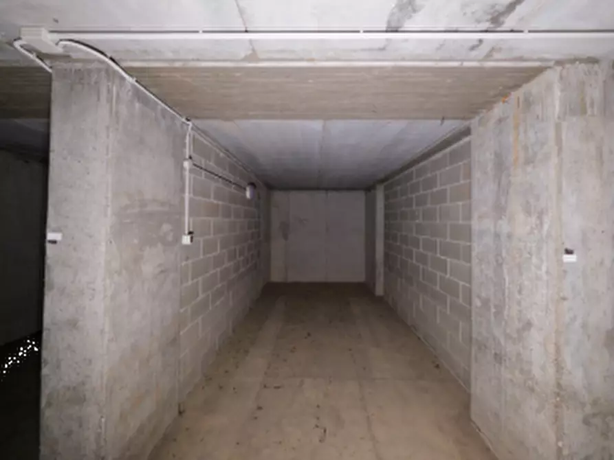 Immagine 1 di Garage in vendita  in Via Dante Alighieri a Arluno