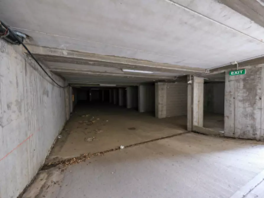 Immagine 2 di Garage in vendita  in Via Dante Alighieri a Arluno
