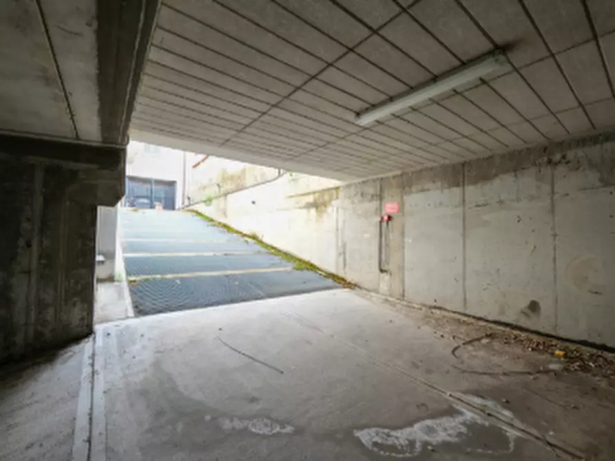 Immagine 3 di Garage in vendita  in Via Dante Alighieri a Arluno
