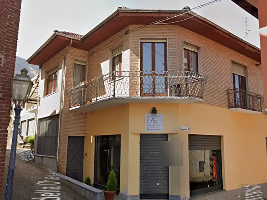 Immagine 2 di Negozio in vendita  in Piazza S. Secondo a Vallo Torinese