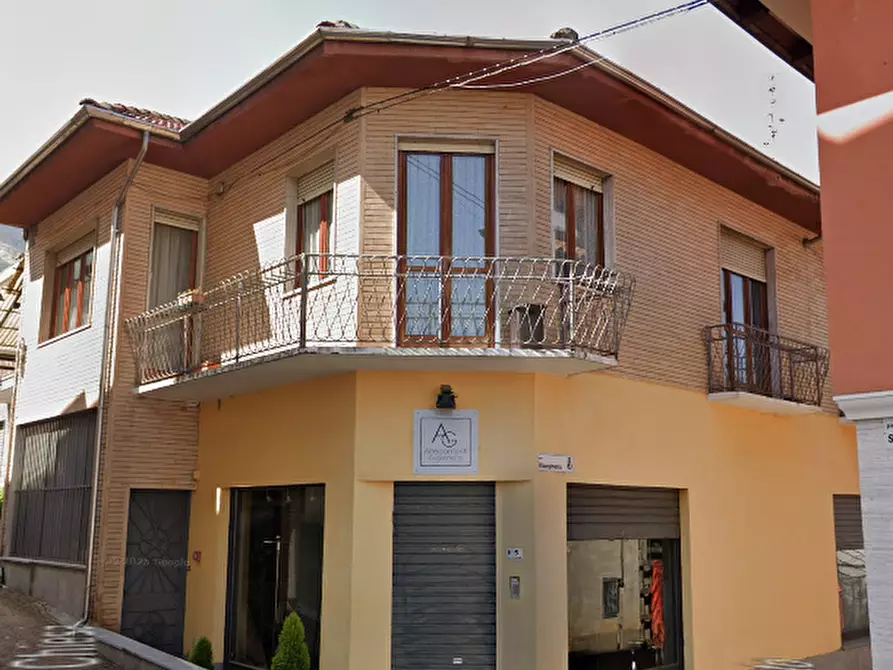 Immagine 5 di Negozio in vendita  in Piazza S. Secondo a Vallo Torinese