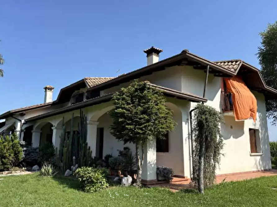 Immagine 1 di Villa in vendita  in Via Risera a Zoppola