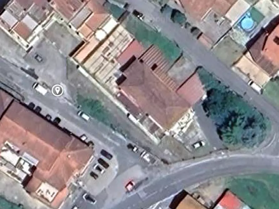 Immagine 10 di Magazzino in vendita  in via germania a Licciana Nardi