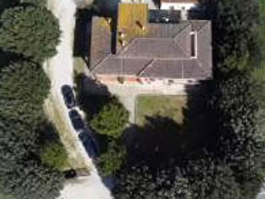 Immagine 1 di Stabile in vendita  in Viale del Popolo a Bastia Umbra