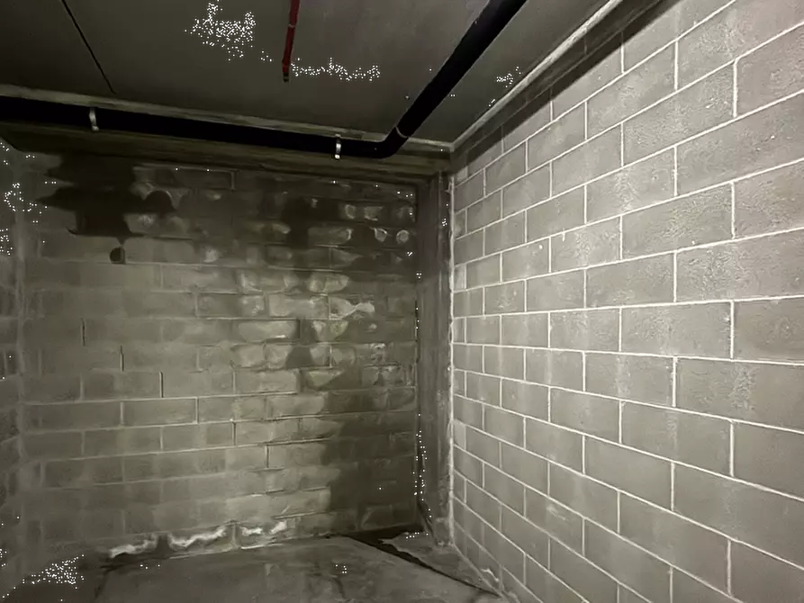 Immagine 4 di Garage in vendita  in Via Envie a Torino