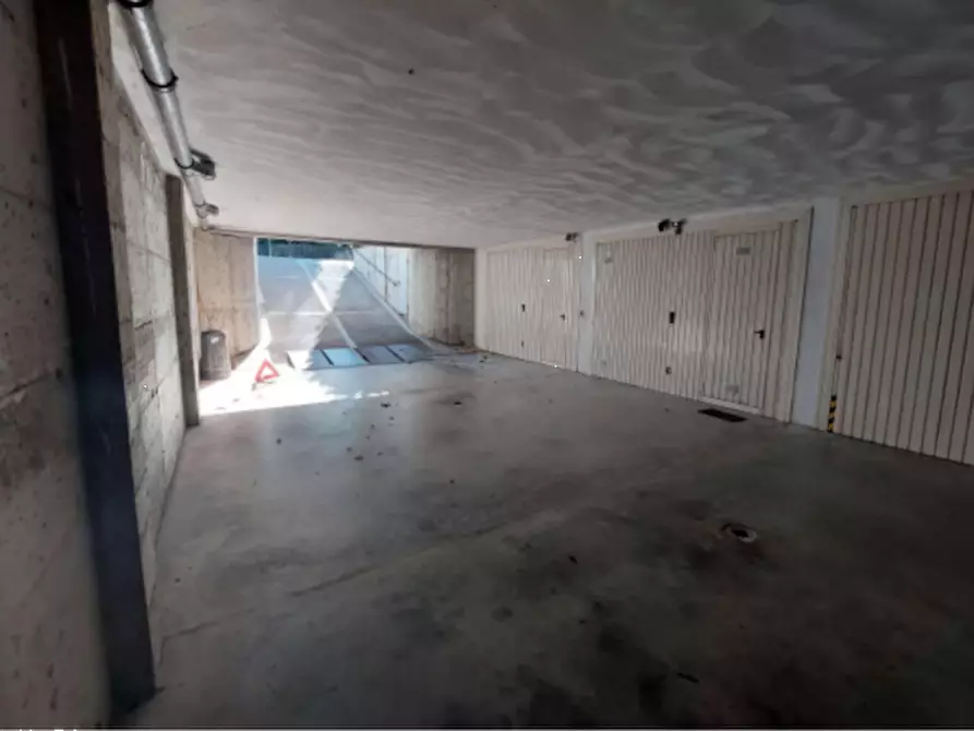 Immagine 10 di Stabile in vendita  in Via S. Francesco a Gualdo Tadino