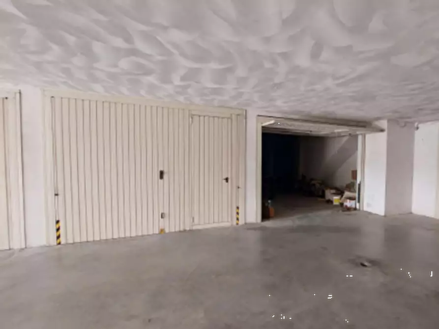 Immagine 11 di Stabile in vendita  in Via S. Francesco a Gualdo Tadino