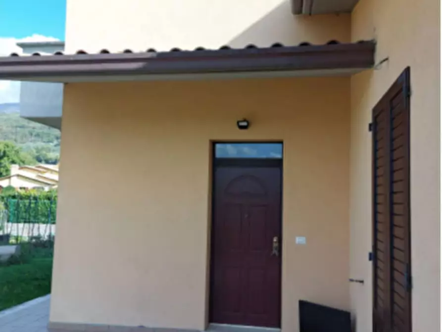 Immagine 1 di Stabile in vendita  in Via S. Francesco a Gualdo Tadino