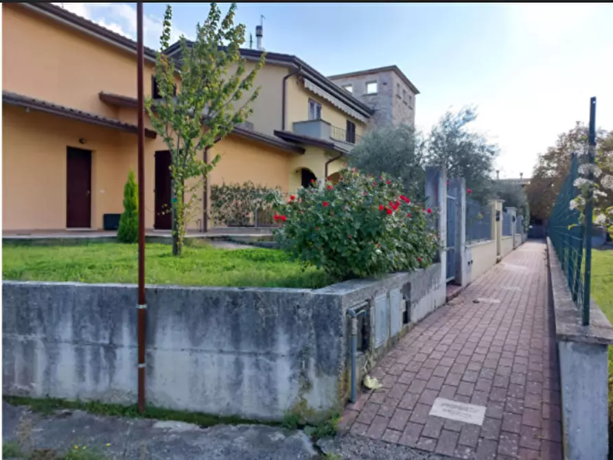 Immagine 5 di Stabile in vendita  in Via S. Francesco a Gualdo Tadino