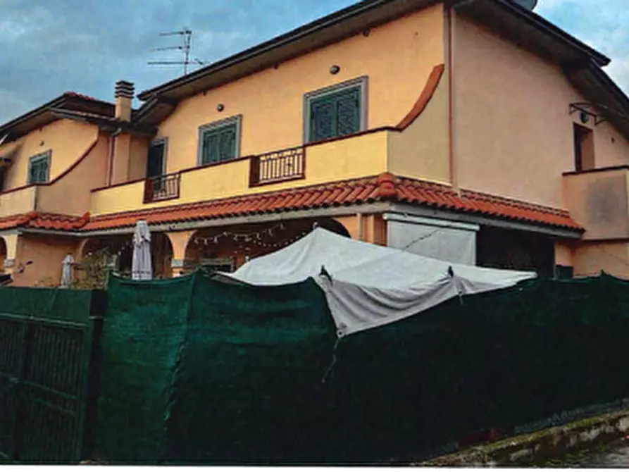 Immagine 1 di Stabile in vendita  in Via del Crocicchio a Perugia